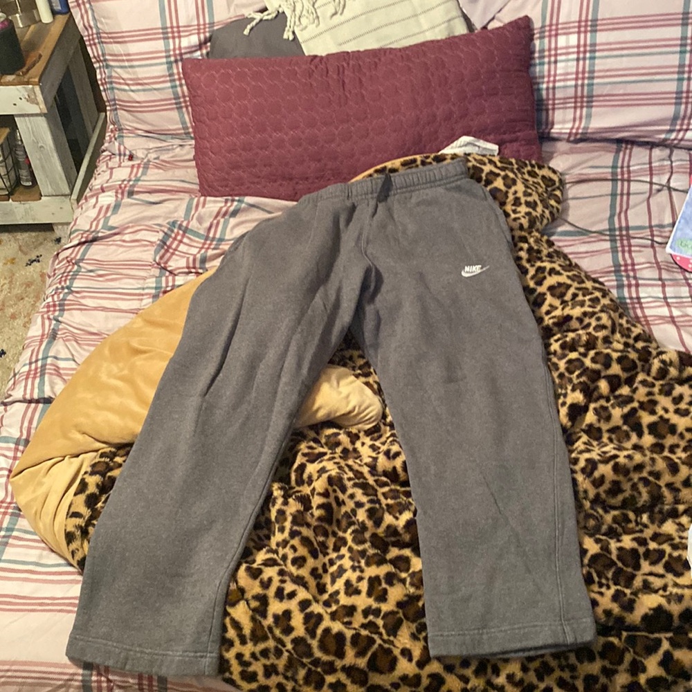 Nike sweat pants-size L